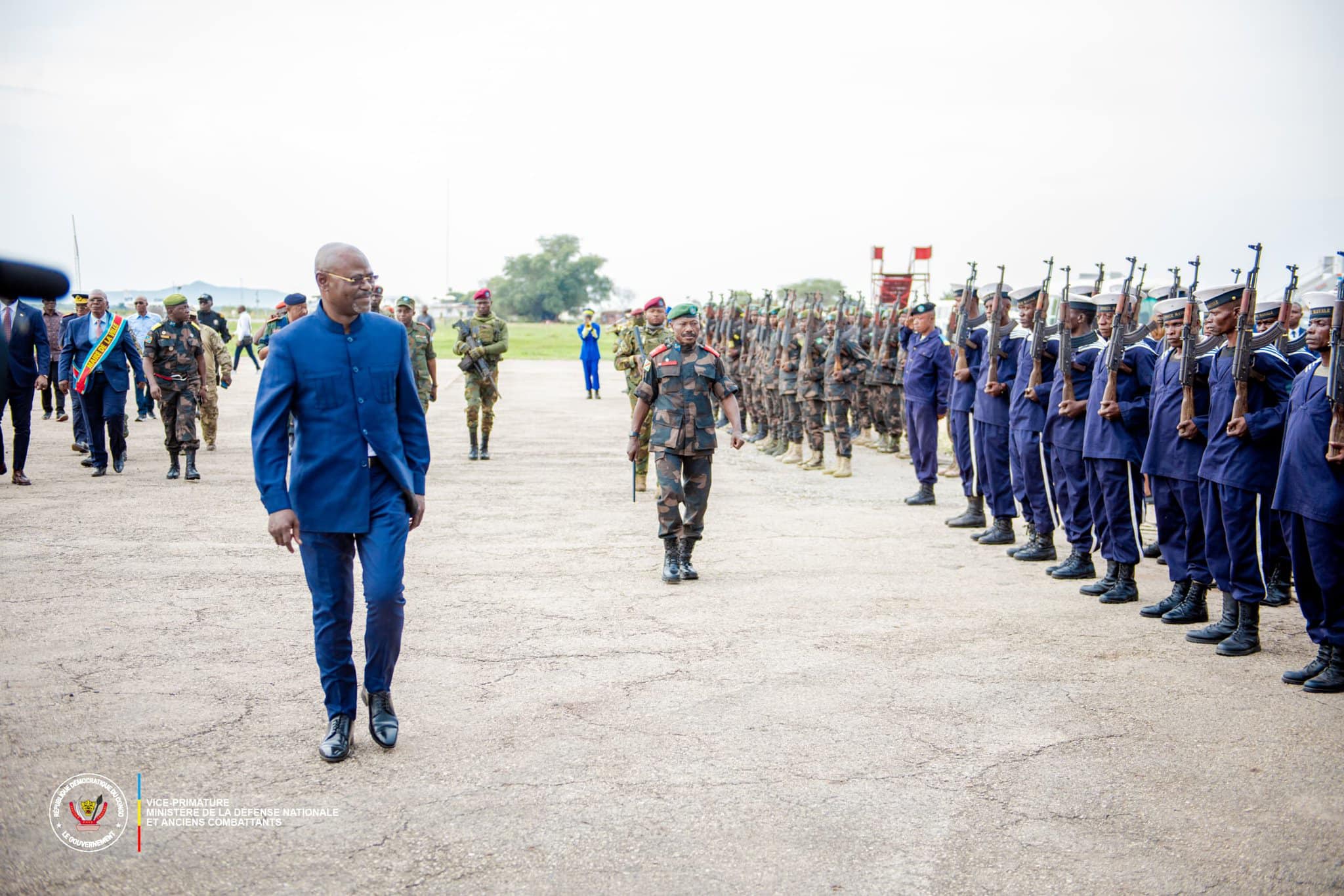 Est de la RDC : de Tchomia à Uvira, Guy Kabombo au cœur des zones rouges pour affirmer l’autorité de l’État 