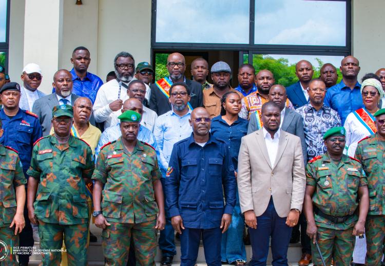 Au plus près des troupes : au Kongo Central, Guy Kabombo à l’épreuve du terrain face aux défis logistiques, sociaux et sécuritaires des FARDC 