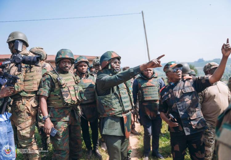 Est de la RDC : de Tchomia à Uvira, Guy Kabombo au cœur des zones rouges pour affirmer l’autorité de l’État 