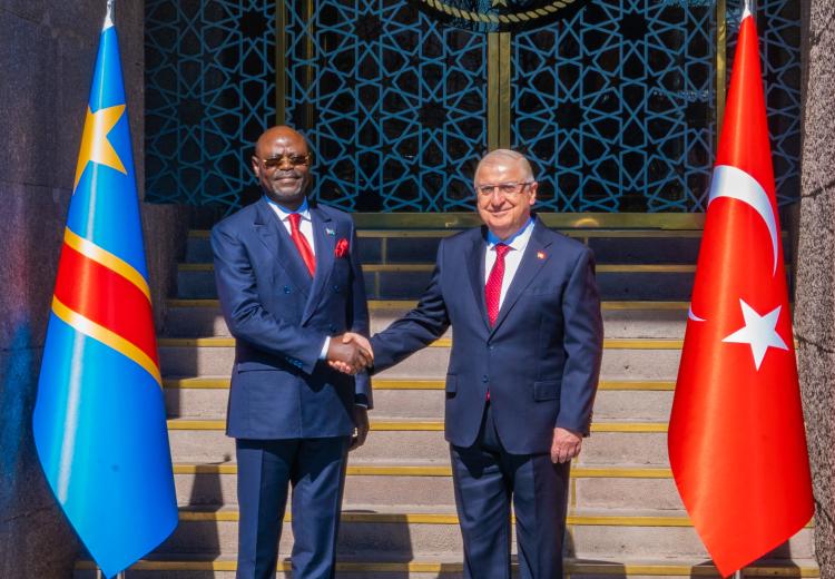 En visite à Ankara, le VPM Guy Kabombo Muadiamvita engage la RDC sur la voie d’un partenariat renforcé avec la Türkiye pour la formation, l’équipement et la transformation des Forces armées